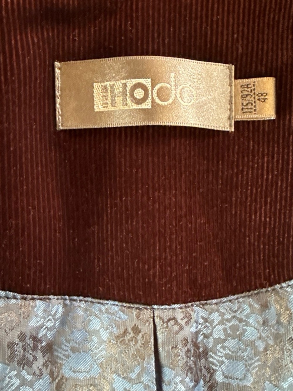 Men's Burgundy Velvet Blazer - Picture 4 of 4